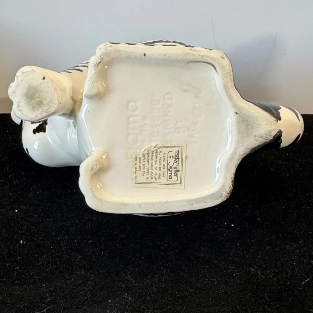 VINTAGE SIGMA TASTESETTERS CHRISTMAS CAT TEA POT SIZE 8“ x 4“ x 8“.